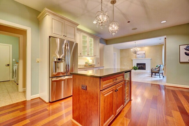 Building Photo - 1700 Jermyn Ln