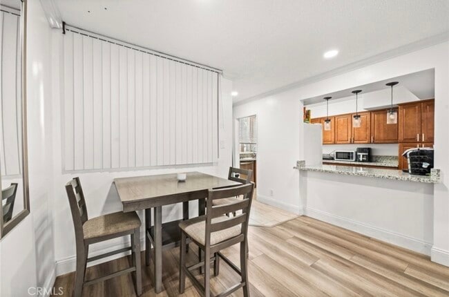 Building Photo - 6979 Palm Ct