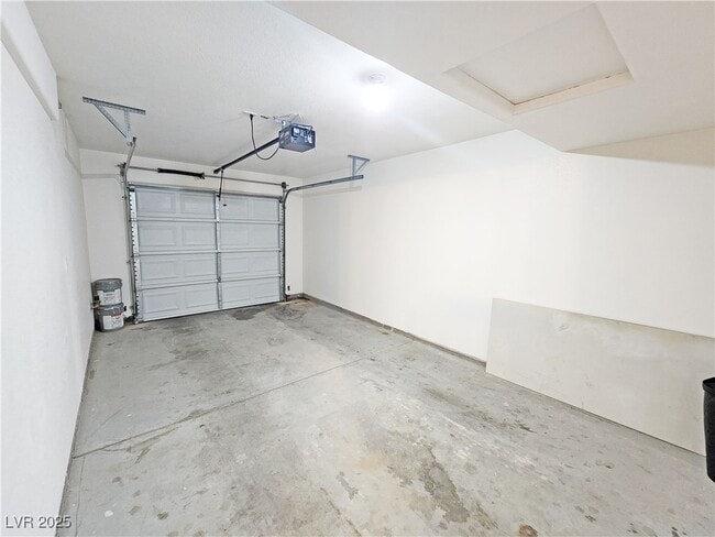 Building Photo - 200 S Mount Charleston Dr E
