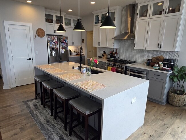 Building Photo - 5 bedroom Pewaukee home in Broken Hill