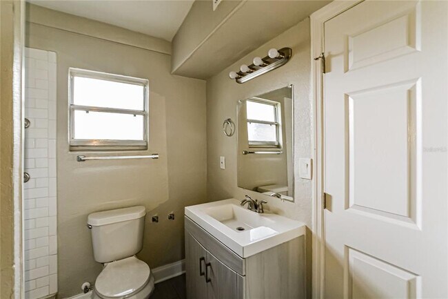 Building Photo - 3125 Wallington Dr