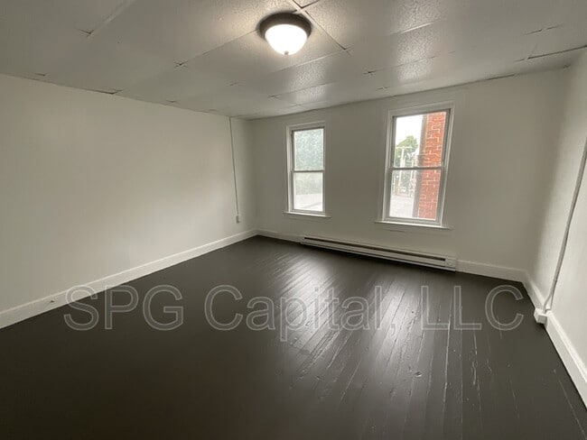 Building Photo - 219 E Cottage Pl