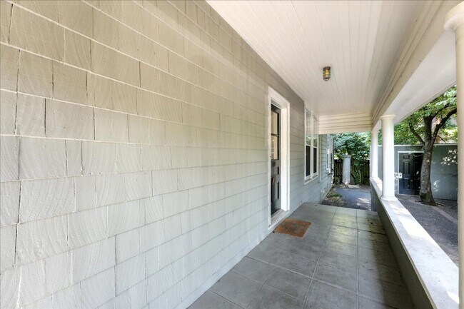 Building Photo - TOW2146