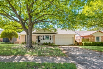 Building Photo - 11643 Rogue Way