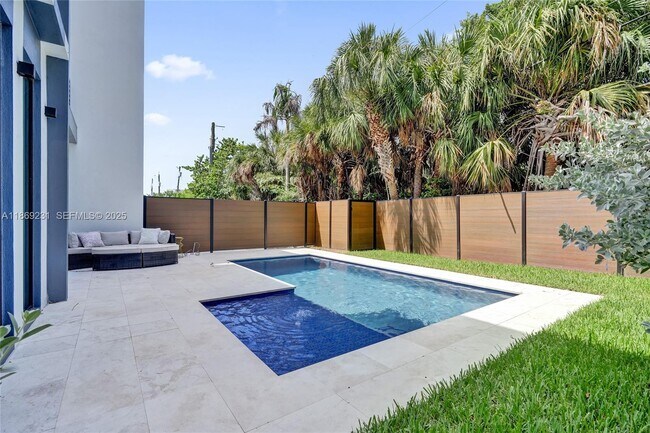 Building Photo - 1825 NE 26th Ave