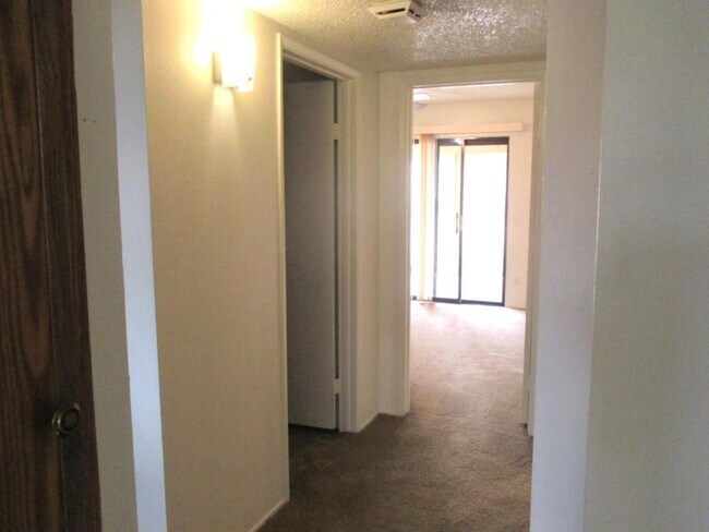 Building Photo - 1867 Pueblo Dr.