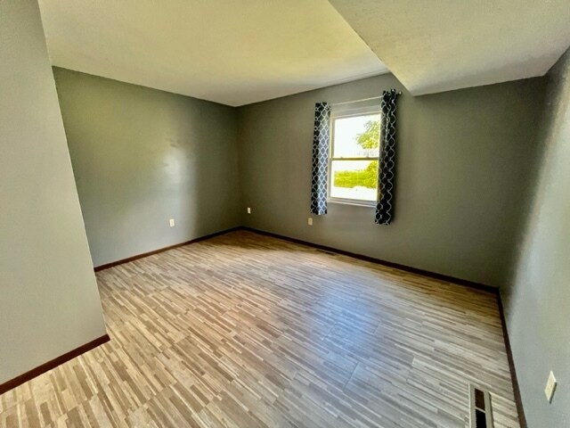 Building Photo - 275 Brad Dr