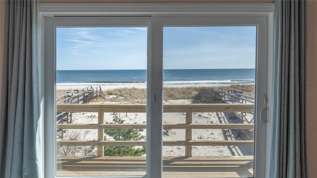 Building Photo - 825 Dune Rd