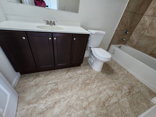 Building Photo - 154 Amberidge Dr