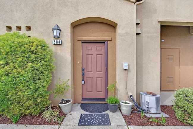 Building Photo - Corner Unit Condo with Vineyard Views – 2 Bed, 2 Bath – Quiet, Private, and Convenient!