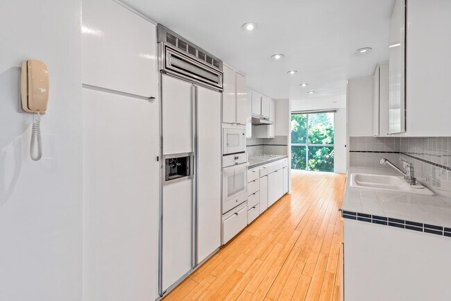 Building Photo - 2160 Century Park E