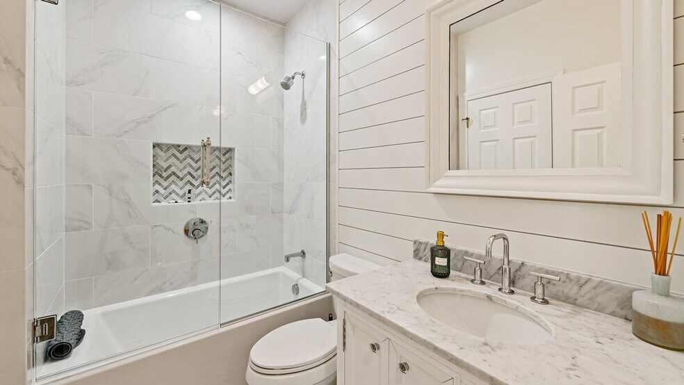 Building Photo - 20 Brandon Way