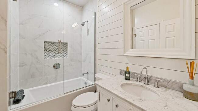 Building Photo - 20 Brandon Way