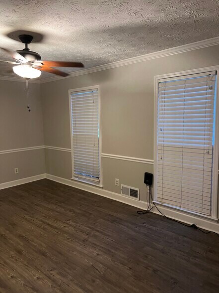 Building Photo - 1105 Sweetwater Cir