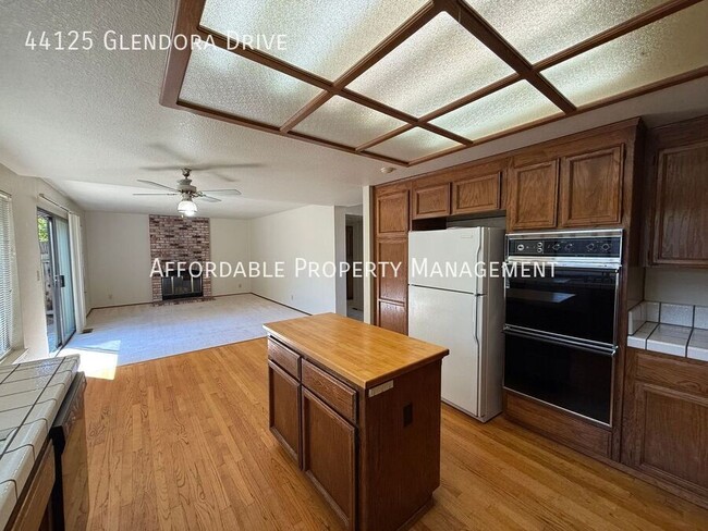 Building Photo - 44125 Glendora Dr