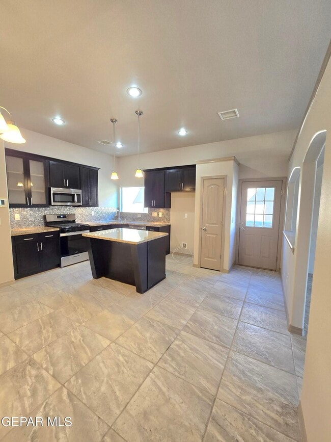 Building Photo - 3857 Loma Cortez Dr