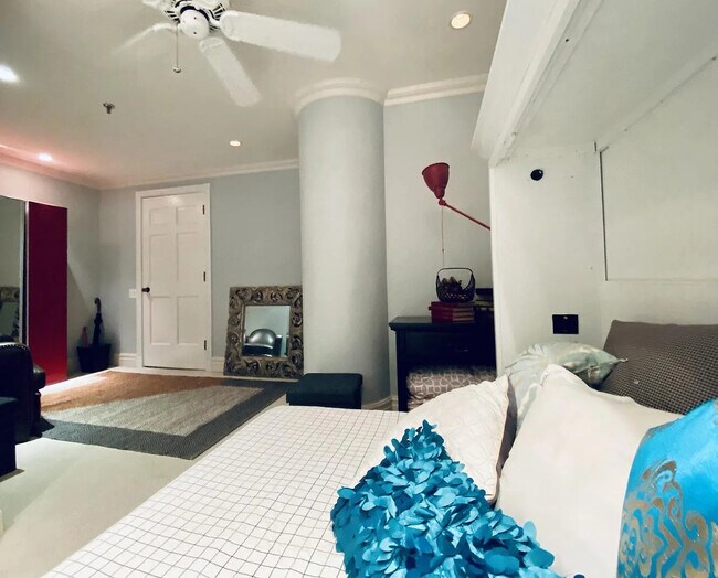 Building Photo - 680 N Lake Shore Dr