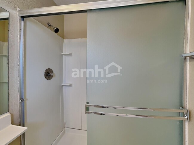 Building Photo - 9509 W Echo Ln