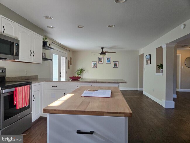 Building Photo - 3300 Mt Airy Ct