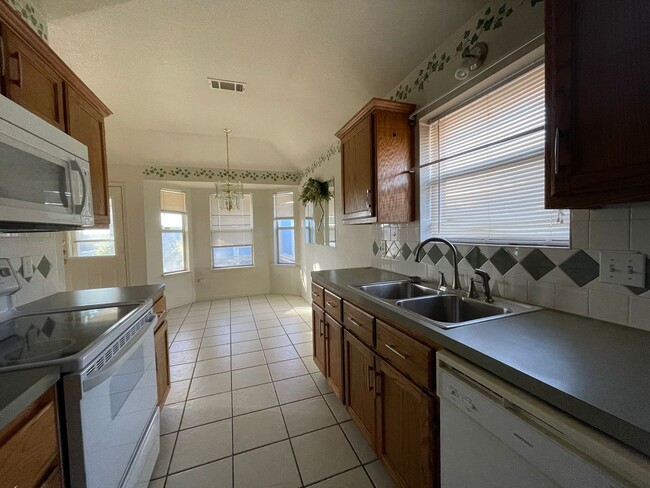 Building Photo - 360 Virtual Tour Available