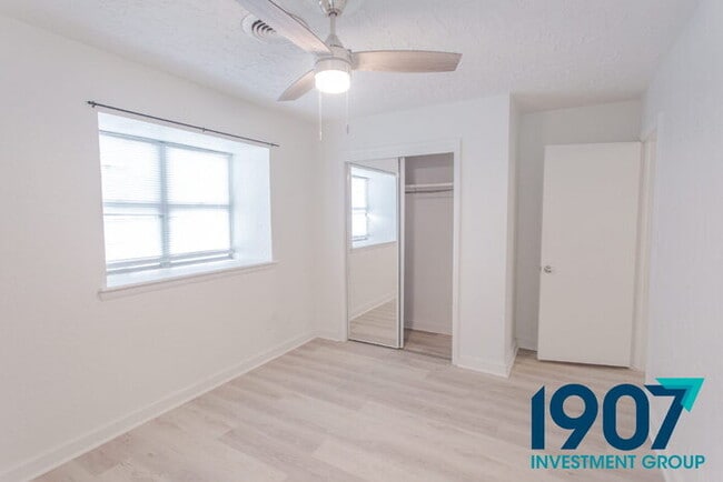 Building Photo - Charming Brick Home with Modern Updates and Large Backyard in Norman!