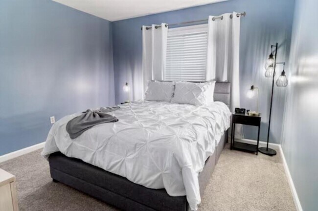 Building Photo - 4109 Pinehurst Cir