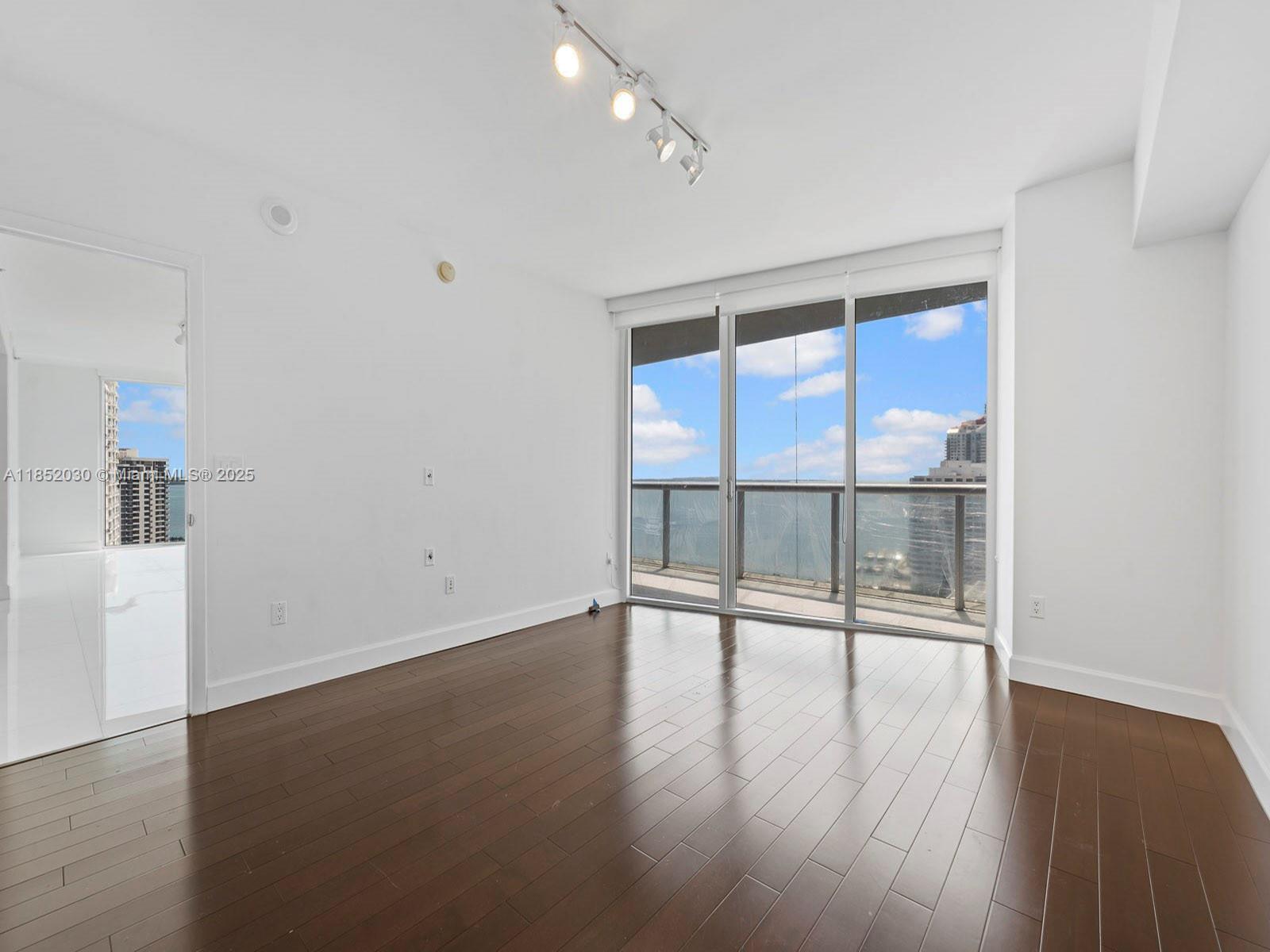 Building Photo - 495 Brickell Ave