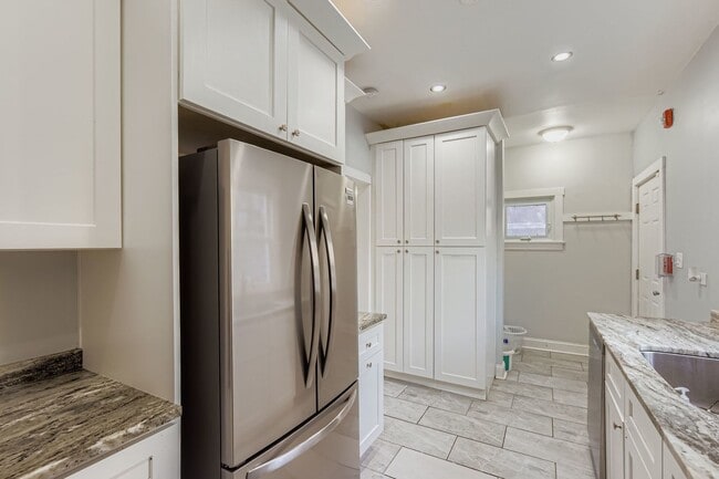 Building Photo - 7356 N Ashland Blvd