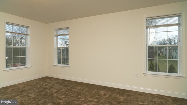 Building Photo - 2 PEACOCK Way