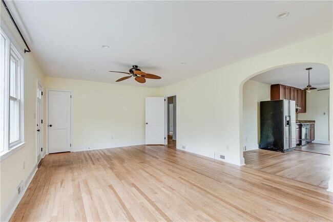 Building Photo - 1287 Eastland Rd SE