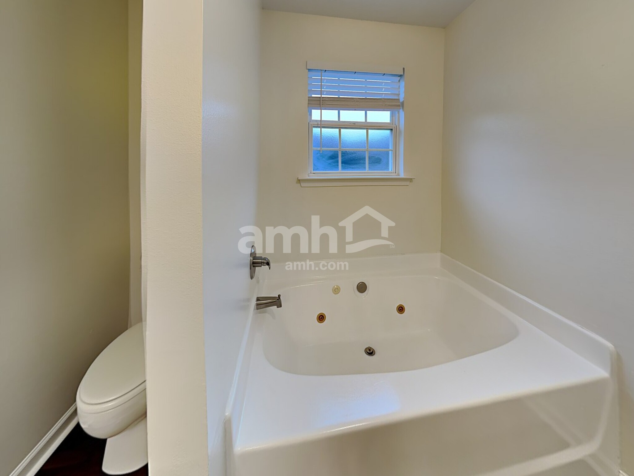 Building Photo - 200 Kingscreek Dr