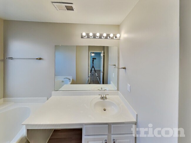 Building Photo - 693 Winners Point