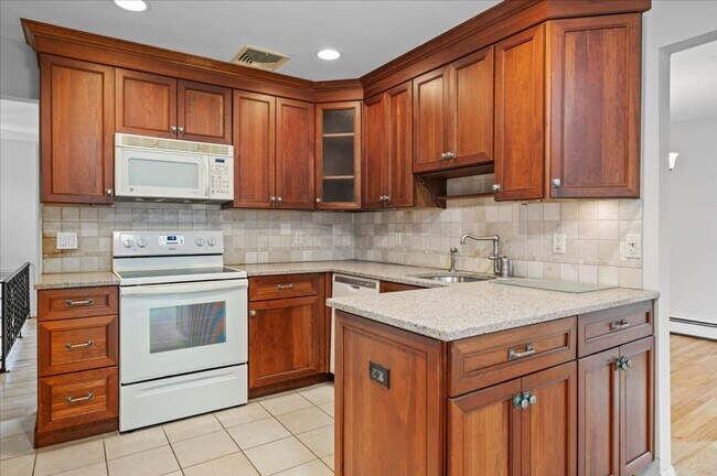 Building Photo - Croton On Hudon 4-Bedroom 2.5-Bathroom Home