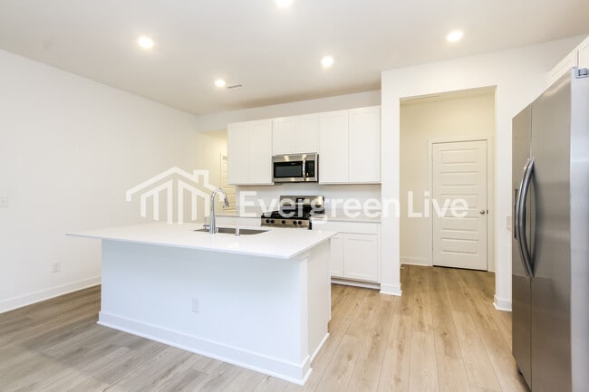 Building Photo - 3427 Merton St