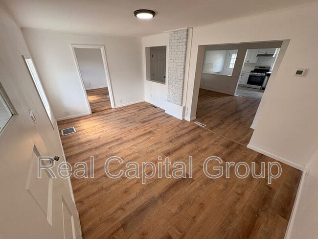 Building Photo - *E1/26* 117-119 Odell St