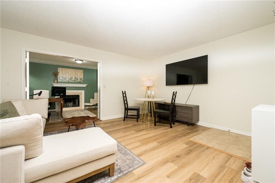 Building Photo - 127 Lablanc Way NW