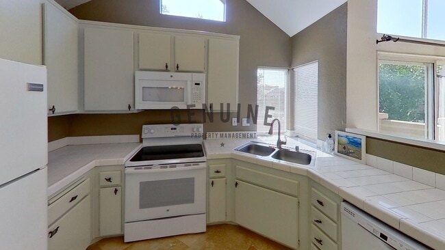 Building Photo - Beautiful 2 Bd 2 Ba Condo at Silvertide Bear Brand