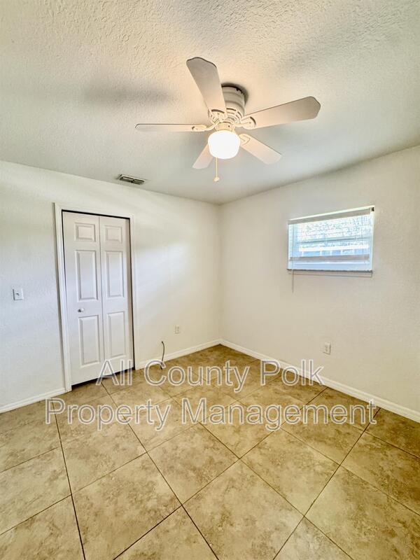 Building Photo - 2415 S Crystal Lake Dr