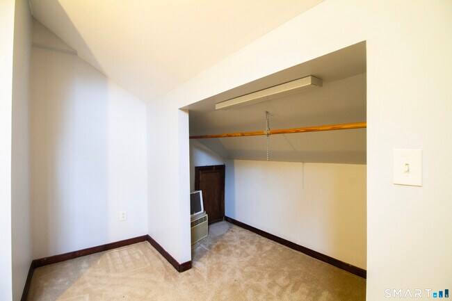 Building Photo - 21b Hoydens Hill Rd