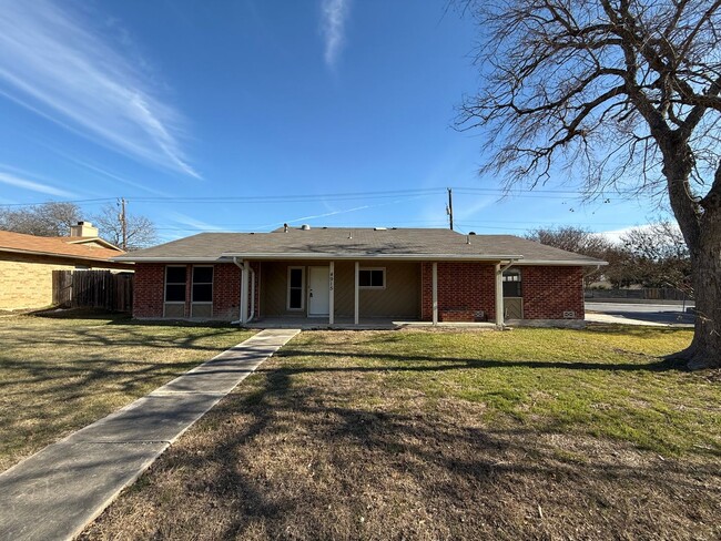 Primary Photo - Newly Renovated 3bd 2ba in Prime Location