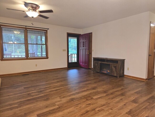 Building Photo - NEW LISTING!!!!!