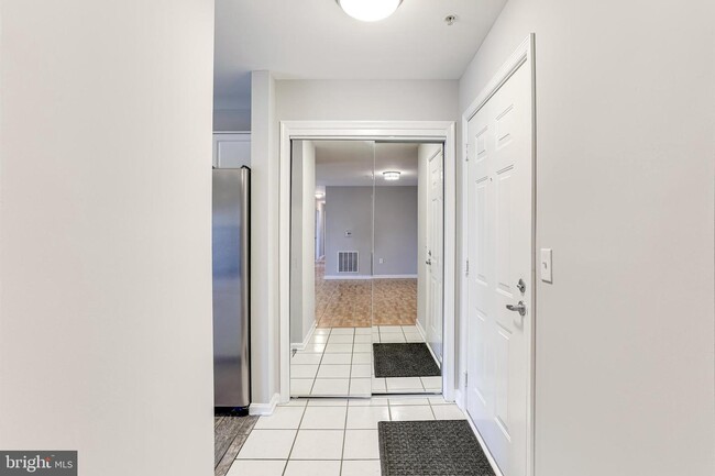 Building Photo - 31 Lambourne Rd