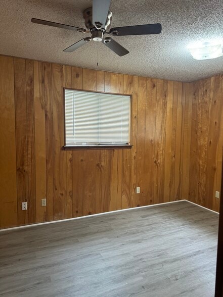 Building Photo - 227 Redbud Ln