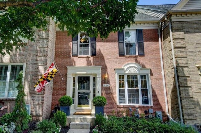 Building Photo - Mays Chapel Chapelgate Townhome | Renovated Main Level + KitchenAid Appliances | Deck Overlooking...