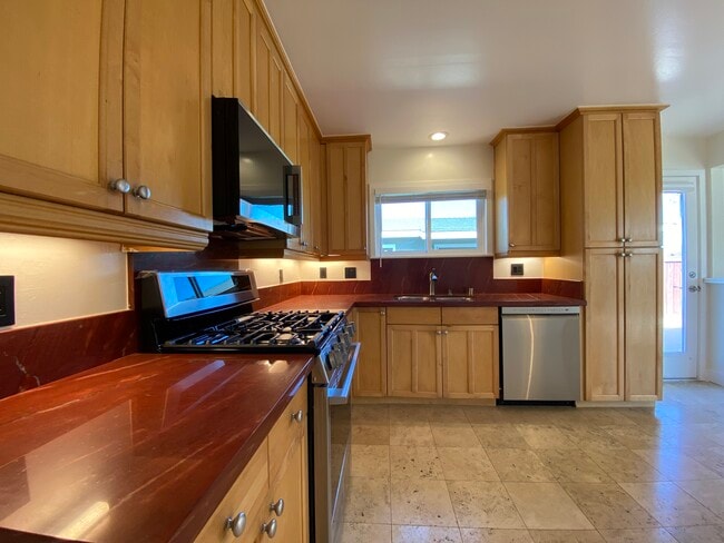 Building Photo - 3153 Sumatra Pl