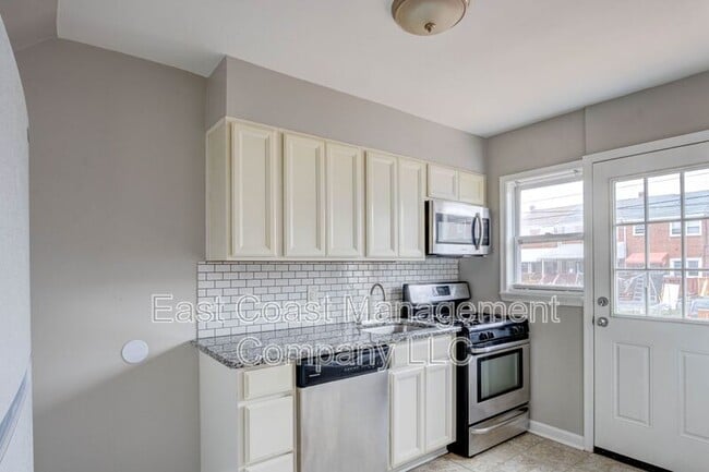 Building Photo - 2233 Graythorn Rd