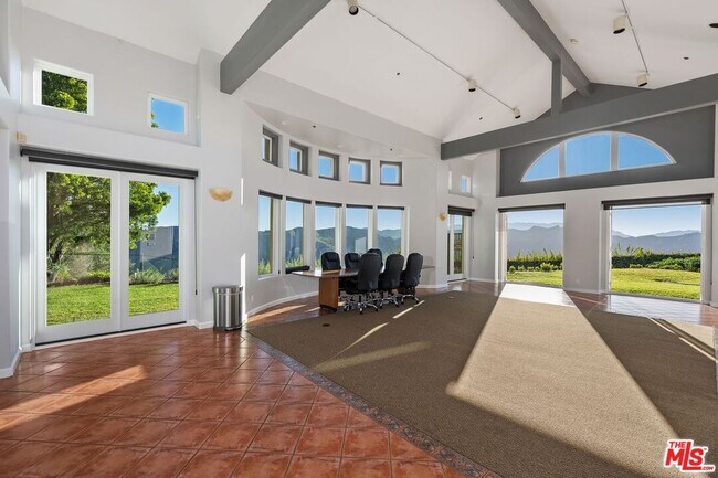 Building Photo - 16802 Cll De Sarah