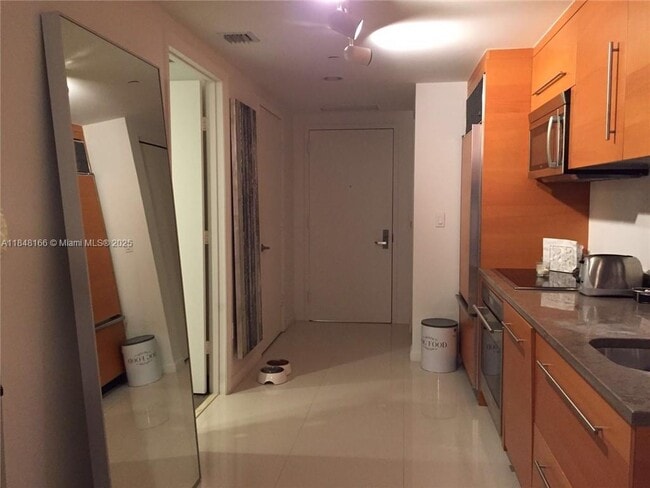 Building Photo - 475 Brickell Ave