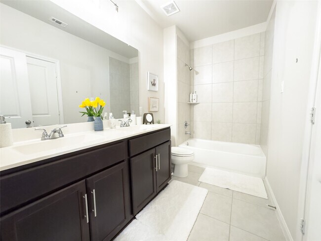 Building Photo - 835 Sarasota Shore Dr