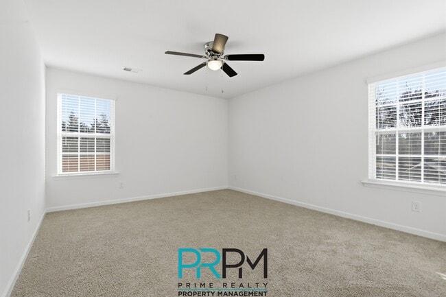 Building Photo - 413 Graypointe Dr